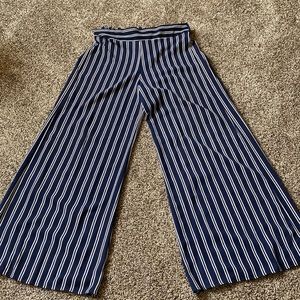 *Barely Worn* - Blue/White Stripped wide leg pants!